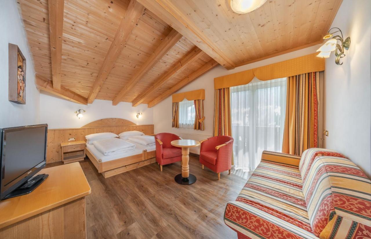 Hotel Rodella Selva di Val Gardena Bagian luar foto