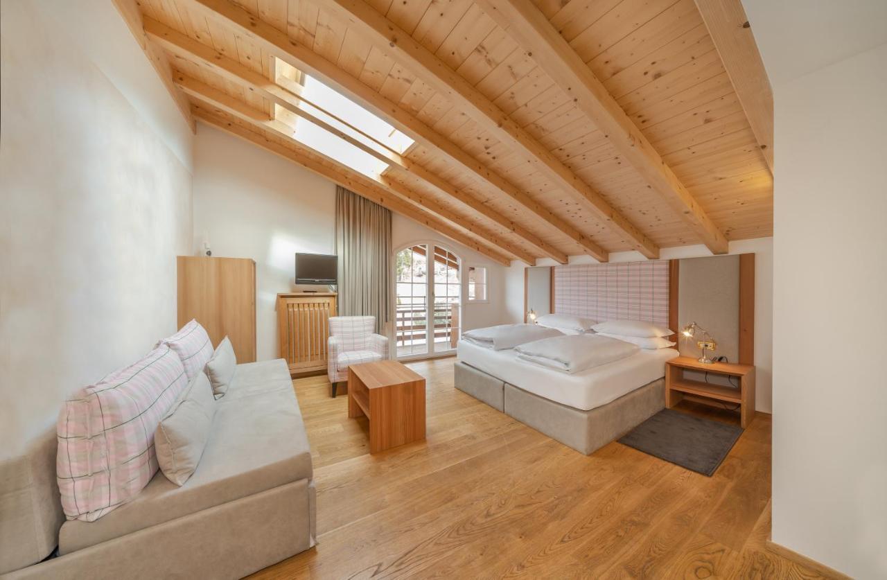 Hotel Rodella Selva di Val Gardena Bagian luar foto