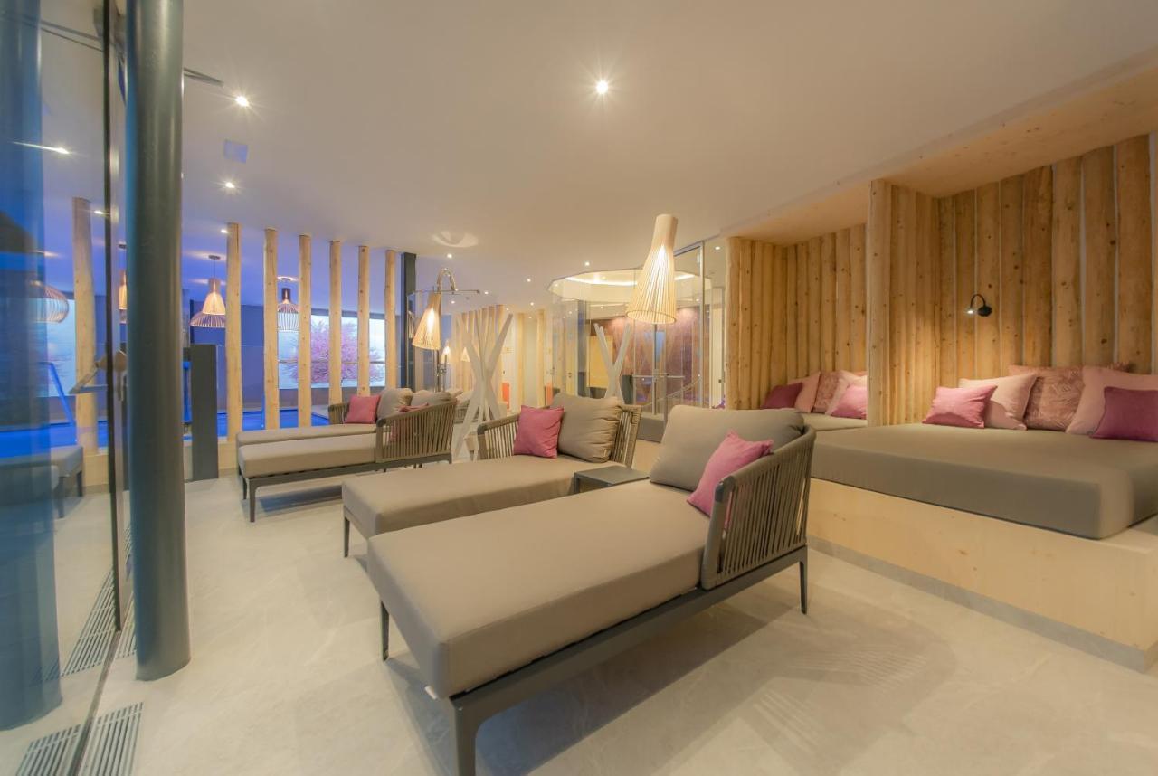 Hotel Rodella Selva di Val Gardena Bagian luar foto