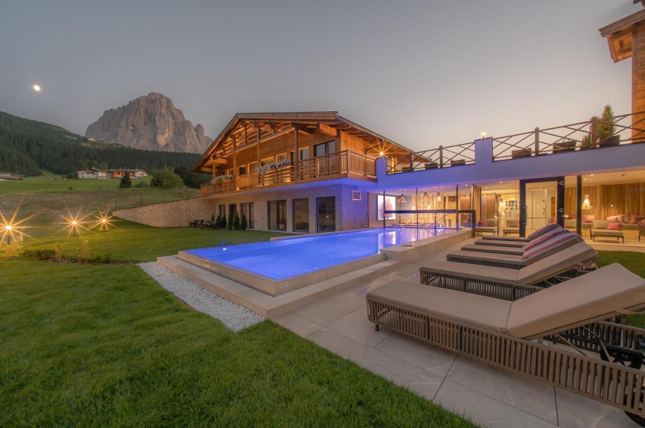 Hotel Rodella Selva di Val Gardena Bagian luar foto
