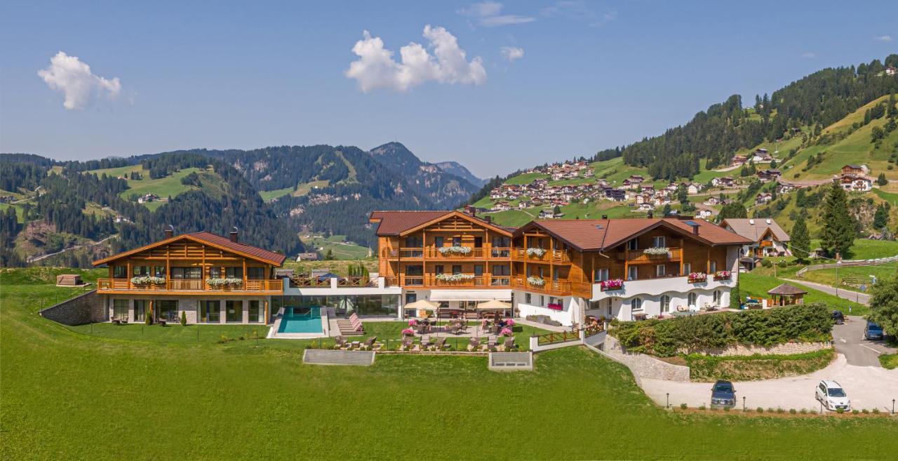 Hotel Rodella Selva di Val Gardena Bagian luar foto