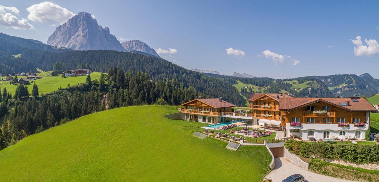 Hotel Rodella Selva di Val Gardena Bagian luar foto